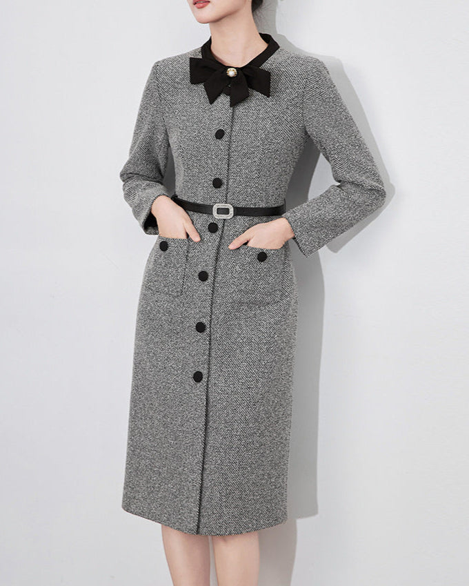 robe cache-cœur à manches trois-quarts avec revers à sequins et appliqué floral – ALINA 