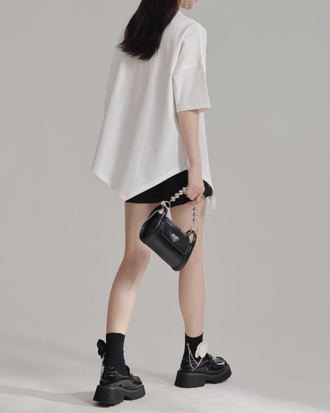 asymmetric hem T-shirt with oversized flower applique - BLOZR