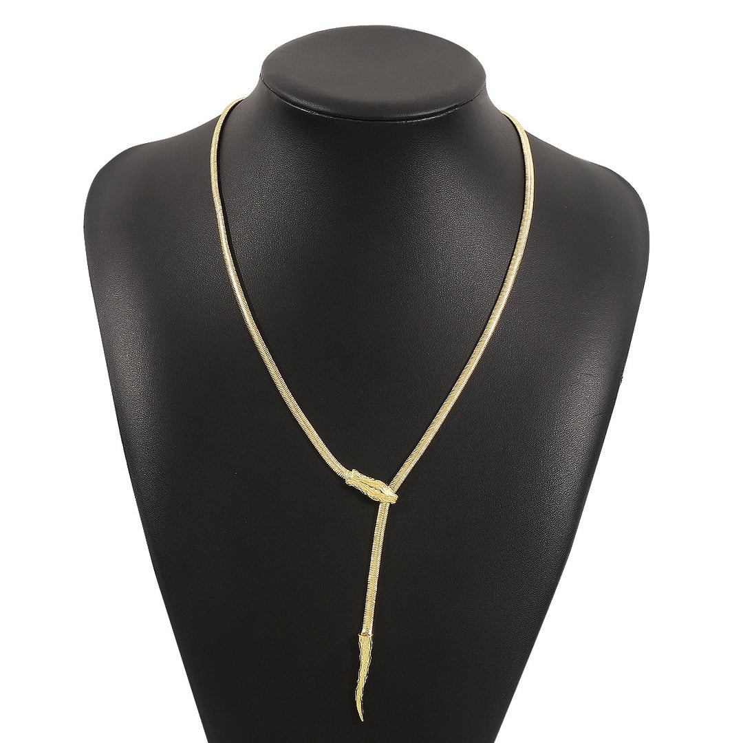 Twist clasp snake chain necklace with horn pendant - Noglam