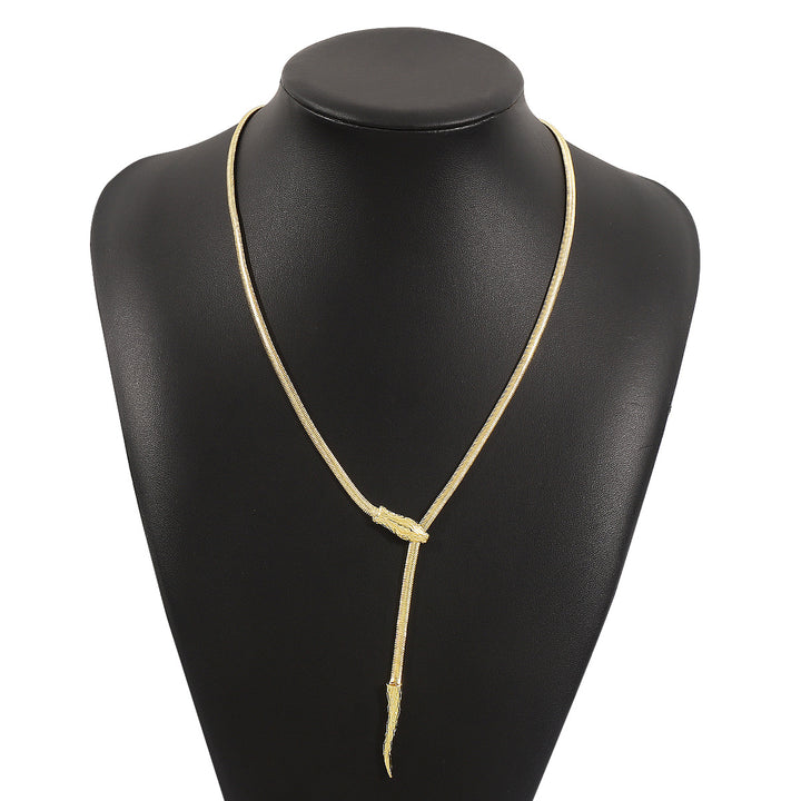 Twist clasp snake chain necklace with horn pendant - Noglam