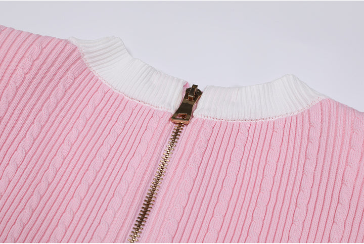 فستان بأكمام قصيرة وحواف متباينة وأزرار ذهبية – سيلينردي