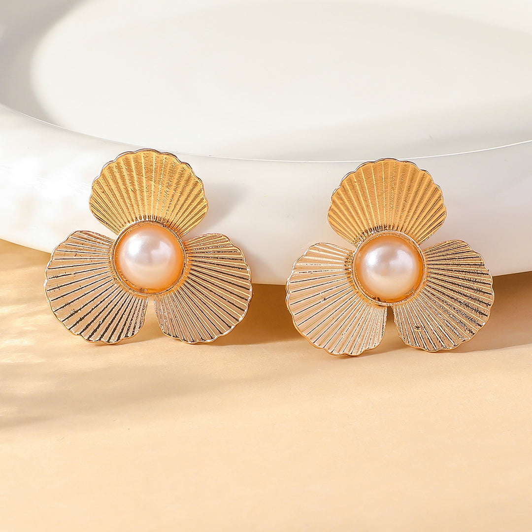 Textured flower stud earrings with pearl center – Blanki