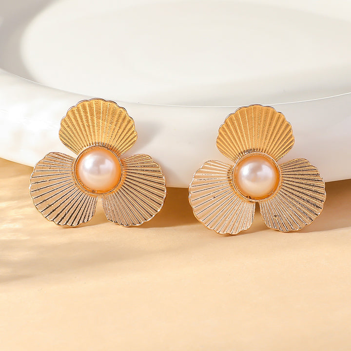 Textured flower stud earrings with pearl center – Blanki