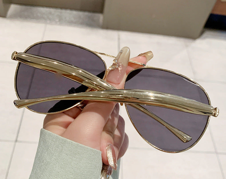 aviator sunglasses with gold metal frame - NOVAQRU