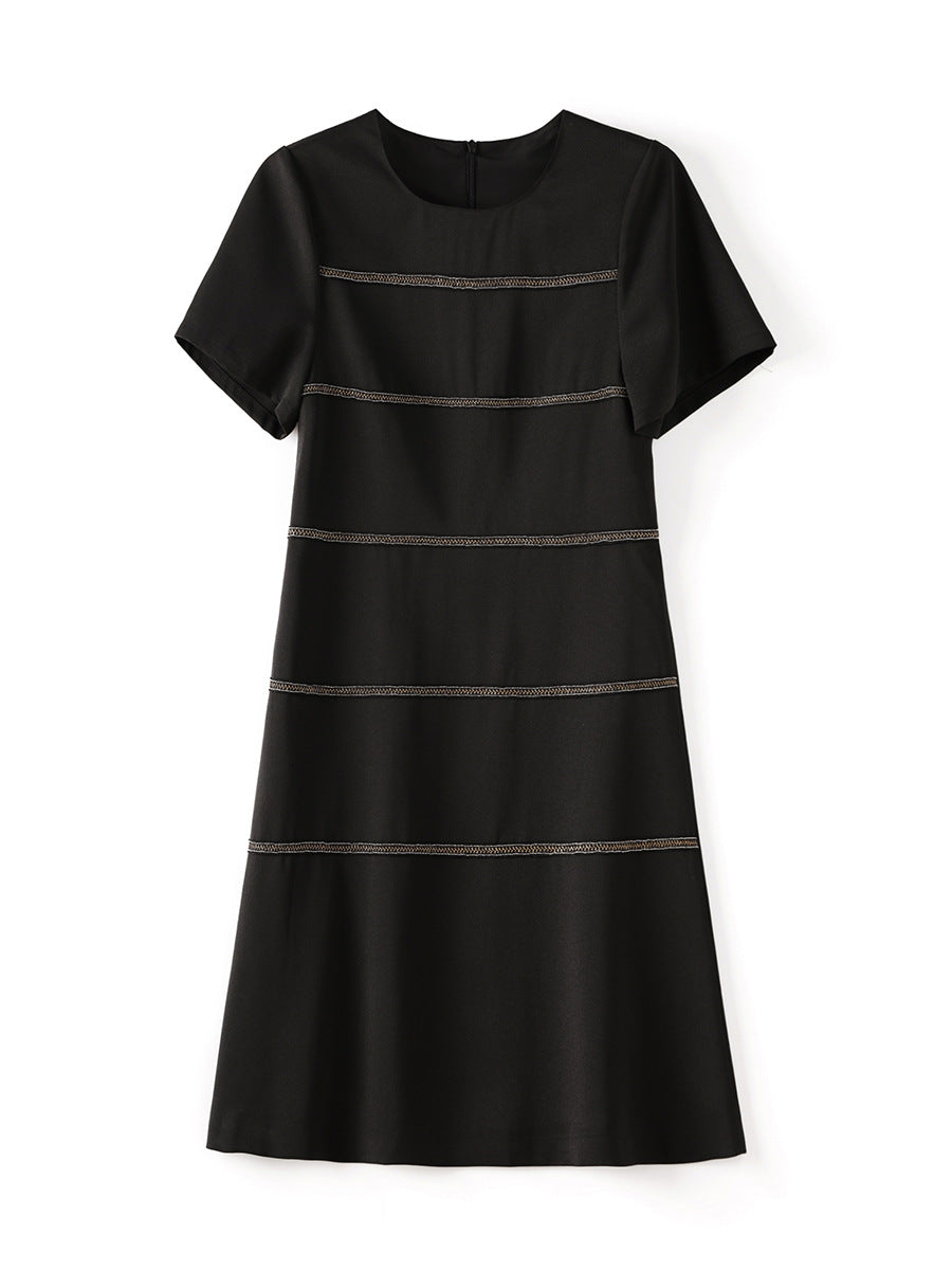 Ärmelloses ausgestelltes Midikleid mit Kettengürtel - CELIAV 