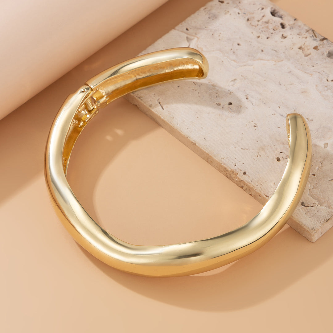 Bold metallic choker with wave detail - Nertu