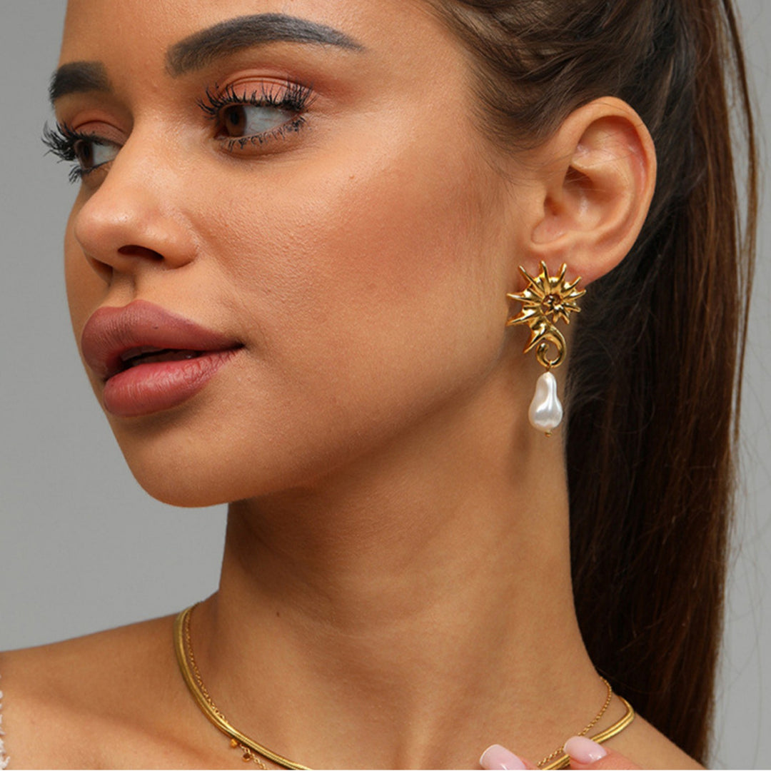 Ohrringe mit zweilagiger Textur und graviertem Detail – Akoma 