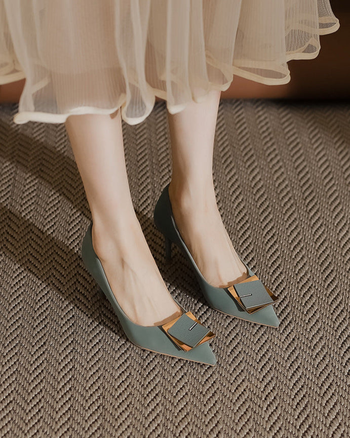 pointed-toe pumps with oversized square buckle – LUCIARO