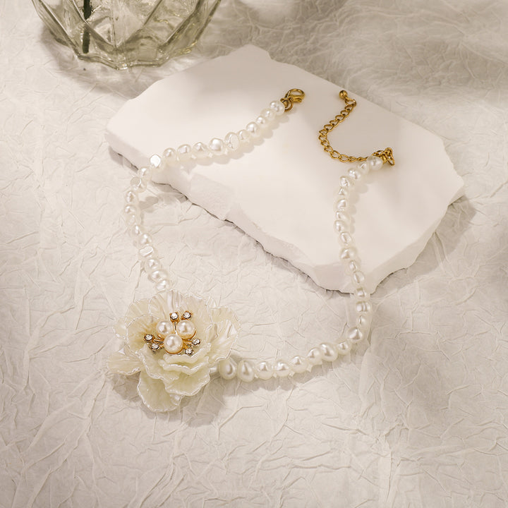 pearl choker necklace with floral pendant – BLOOMILU