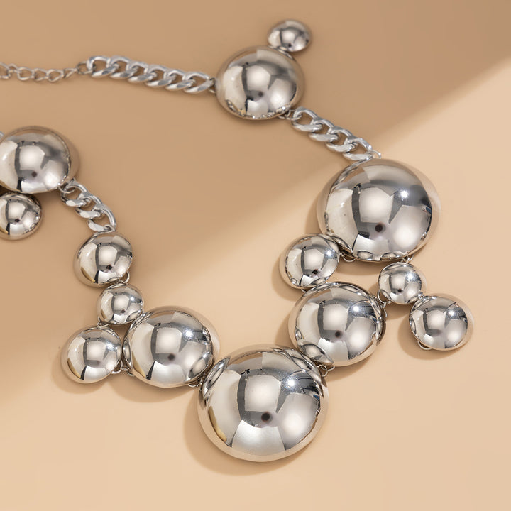 Ohrringe mit zweilagiger Textur und graviertem Detail – Akoma 