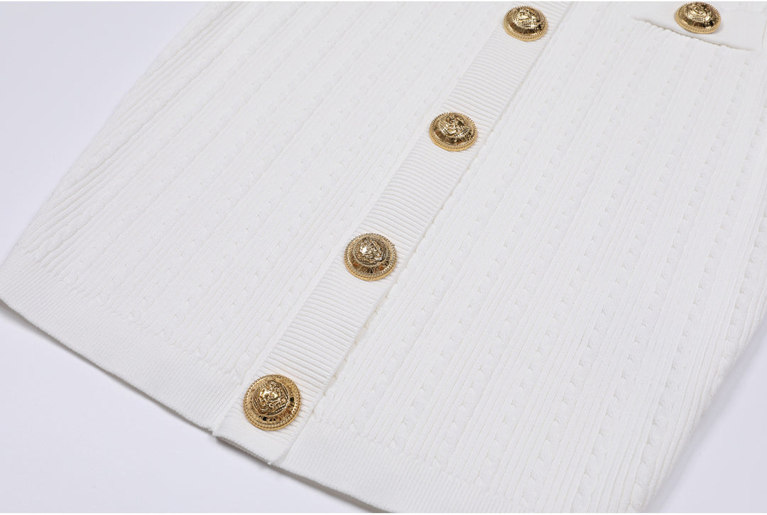 فستان بأكمام قصيرة وحواف متباينة وأزرار ذهبية – سيلينردي