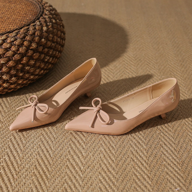 patent pointed-toe pumps with bow detail - AURADLY