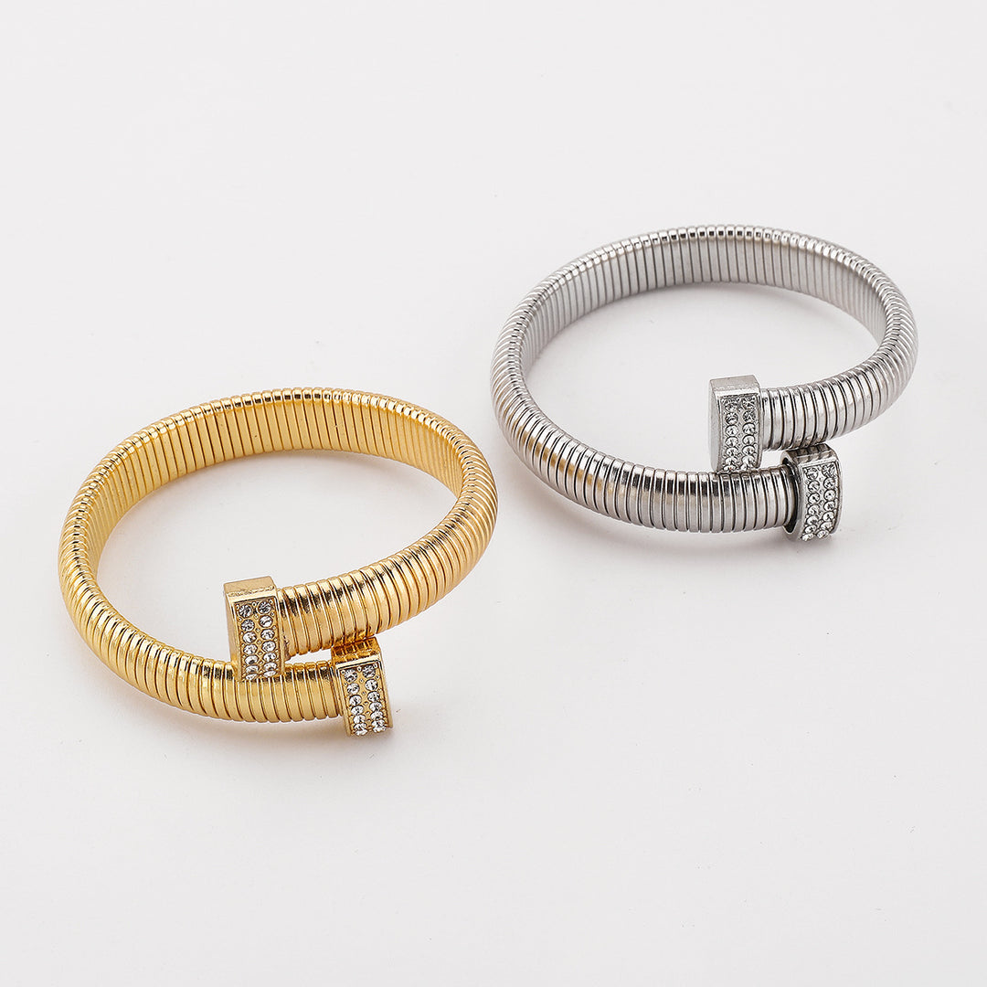 driekwart mouw overslagjurk met pailletten revers en bloemenapplicatie – ALINA 