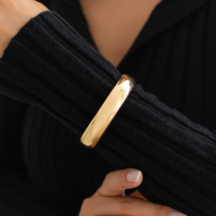 minimalist gold cuff bracelet with rounded finish – NORES