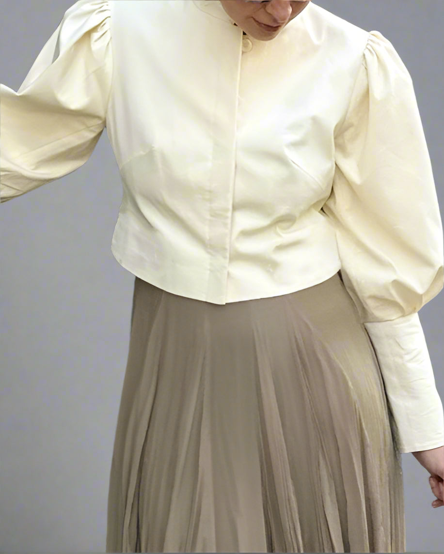 Plissiertes Oberteil mit ausgestellten Ärmeln und Maxirock-Set mit Taillengürtel – Rosiny 