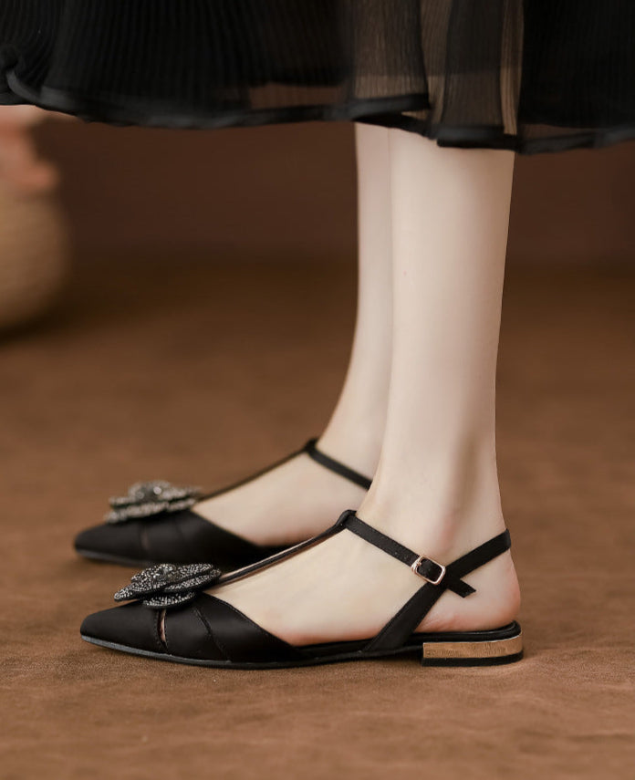 صندل مسطح مفتوح من الخلف بتفاصيل زهرة كريستالية – أمارازي