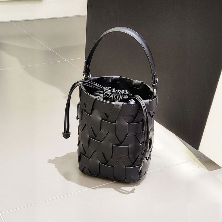 woven bucket bag with drawstring pouch – SIENNA