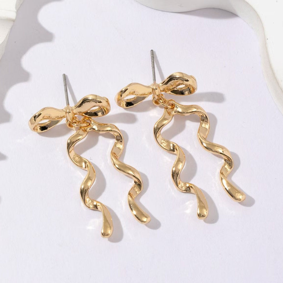twisted ribbon drop earrings with metallic waves – Rukjino