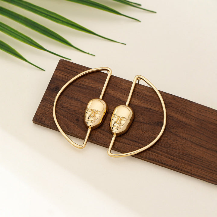 Ohrringe mit zweilagiger Textur und graviertem Detail – Akoma 