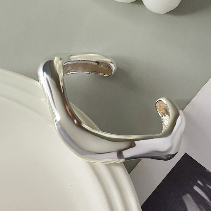 Boucles d'oreilles créoles à double couche texturée avec détail gravé – Akoma 