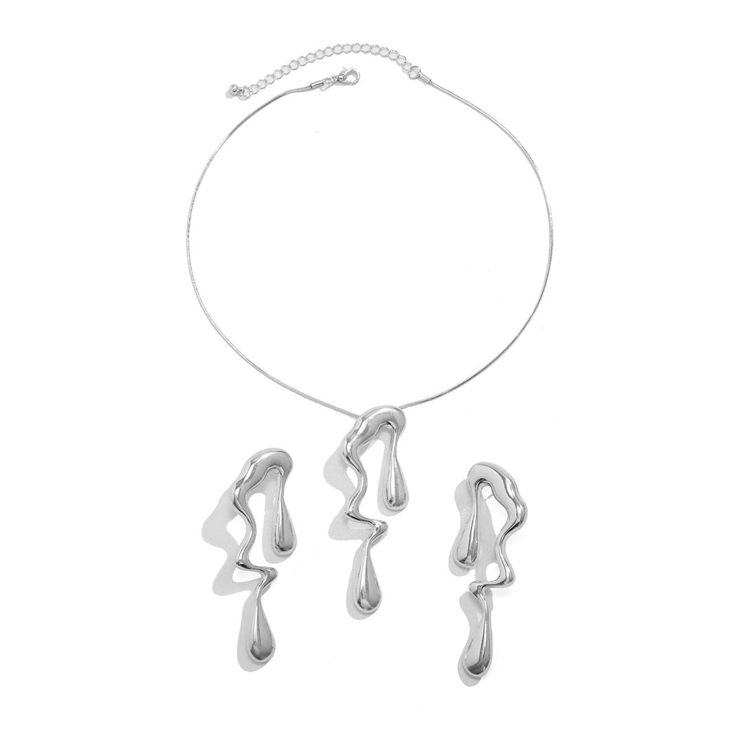 Dubbelgelaagde gestructureerde hoepeloorbellen met gegraveerd detail – Akoma 