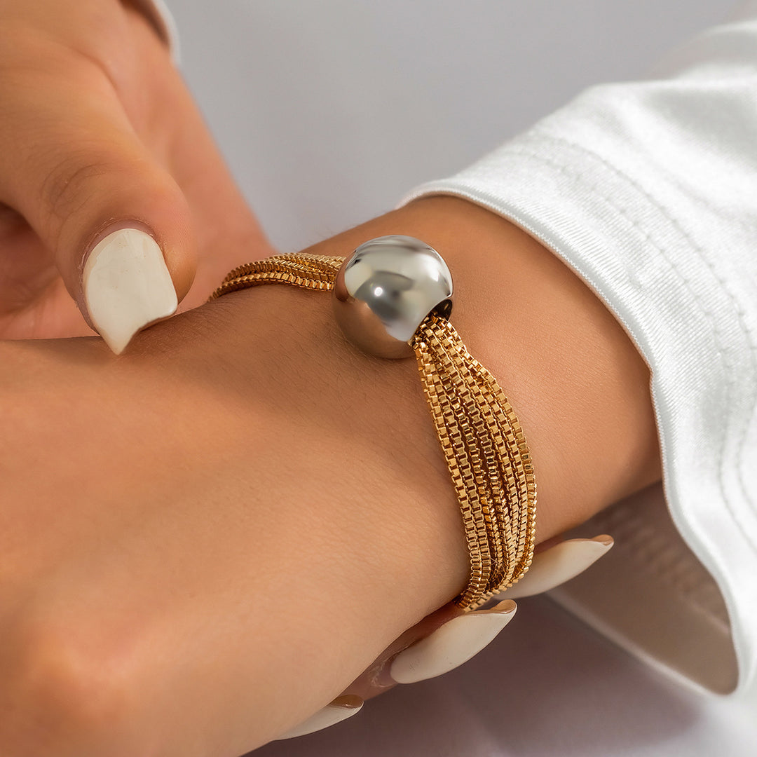 Ohrringe mit zweilagiger Textur und graviertem Detail – Akoma 