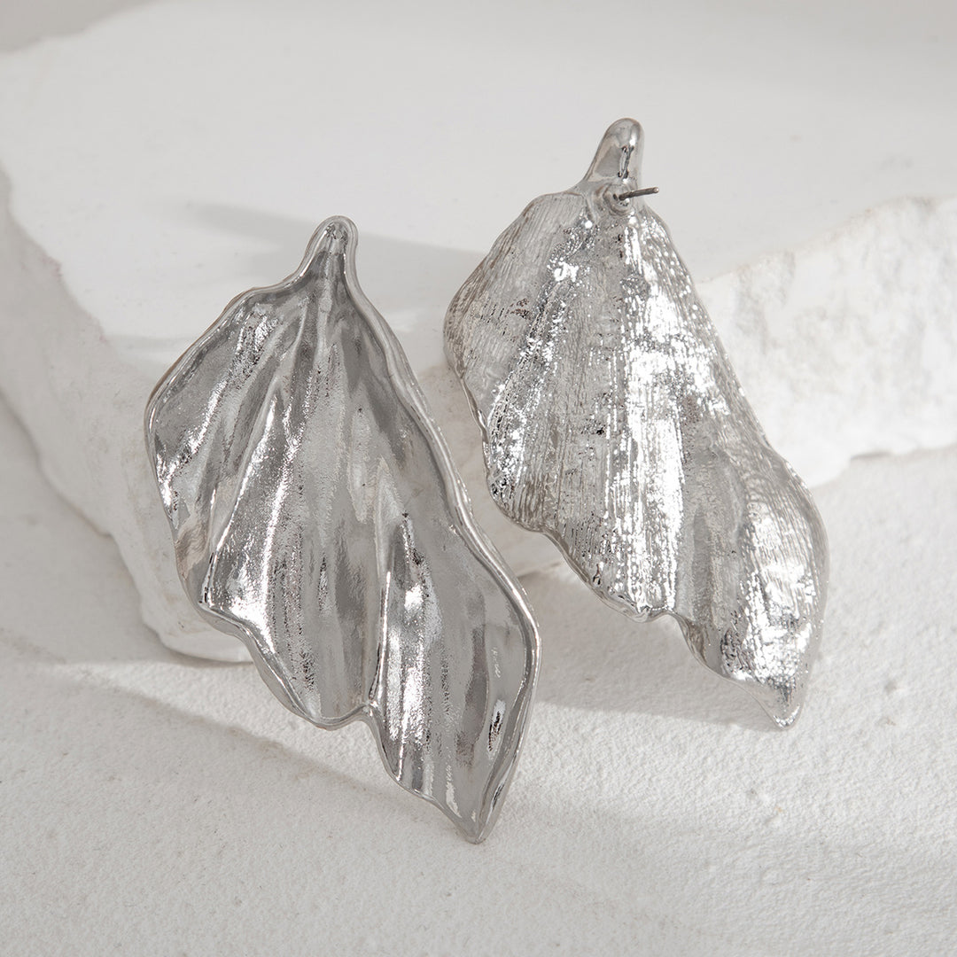 Leaf-inspired sculptural statement earring - Aolkir