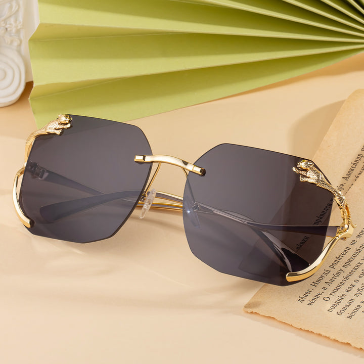 oversized square sunglasses with panther detail - AURORXA