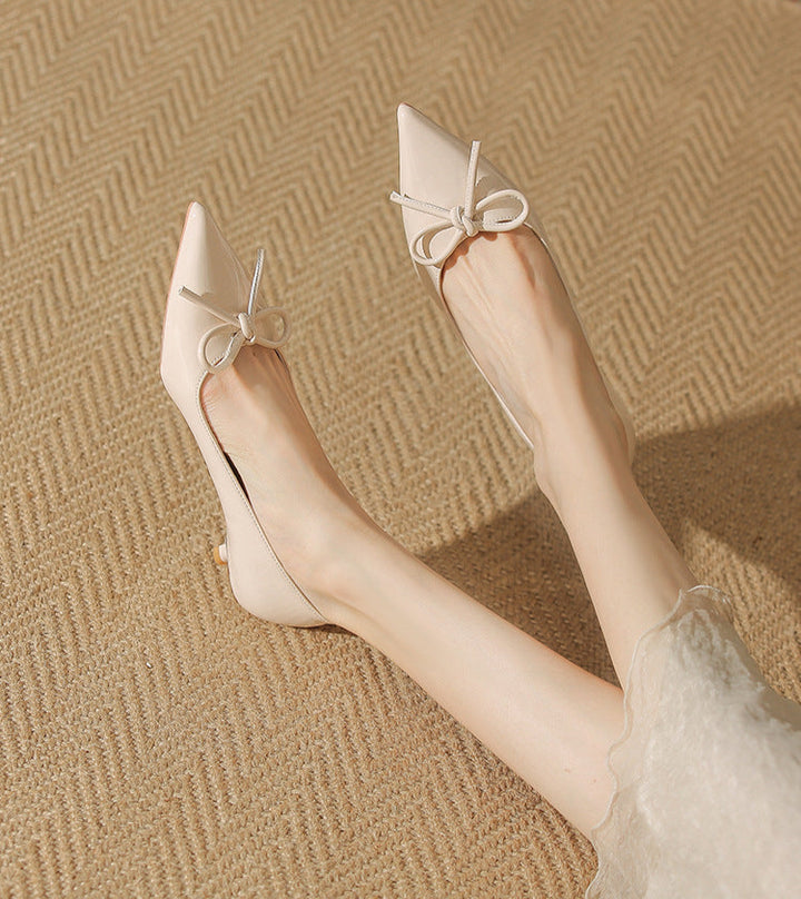 patent pointed-toe pumps with bow detail - AURADLY