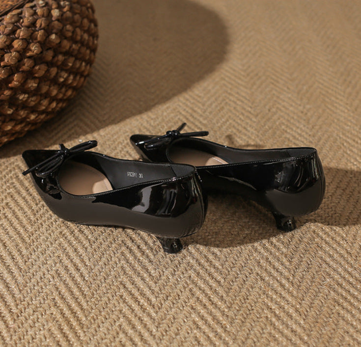 patent pointed-toe pumps with bow detail - AURADLY