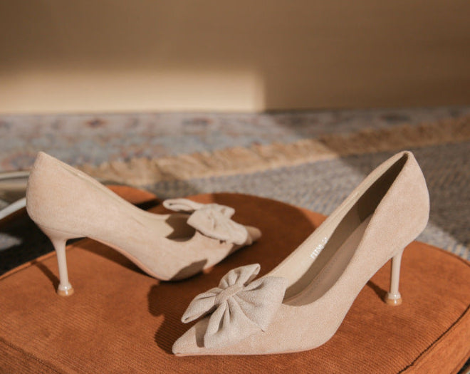 pointed-toe pumps with oversized bow – ADELLEXU