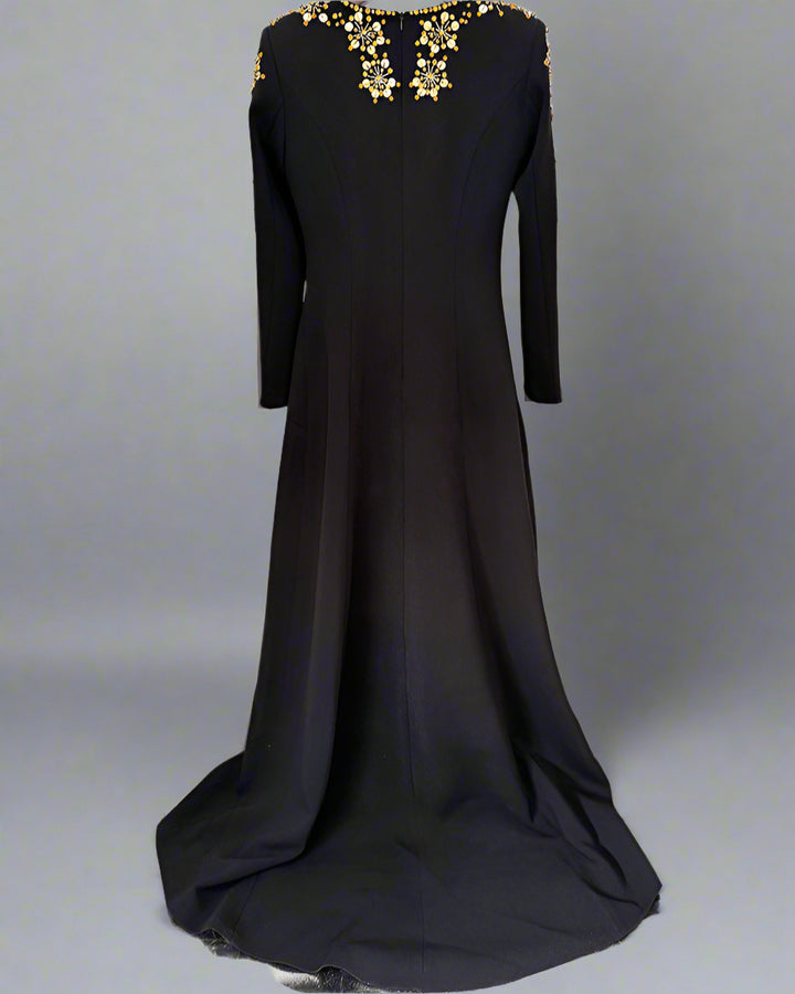 Embellished long-sleeve gown with fitted silhouette – Ziarre