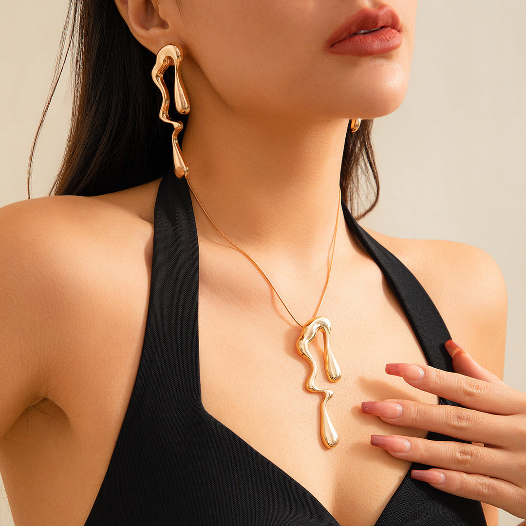 Dubbelgelaagde gestructureerde hoepeloorbellen met gegraveerd detail – Akoma 