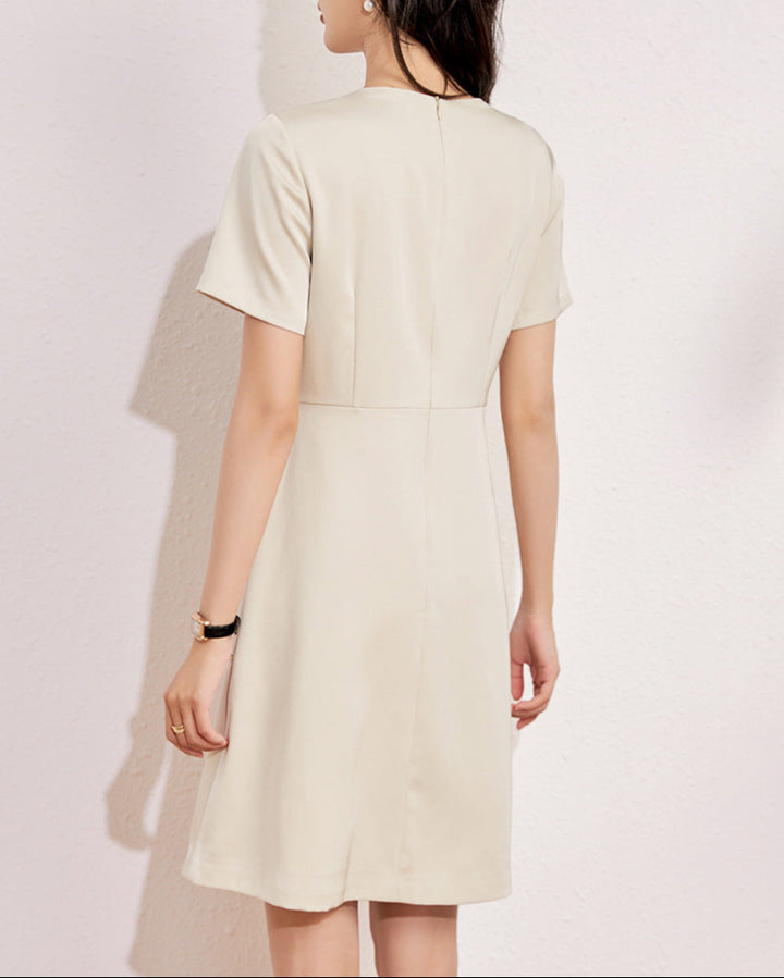 Ärmelloses ausgestelltes Midikleid mit Kettengürtel - CELIAV 