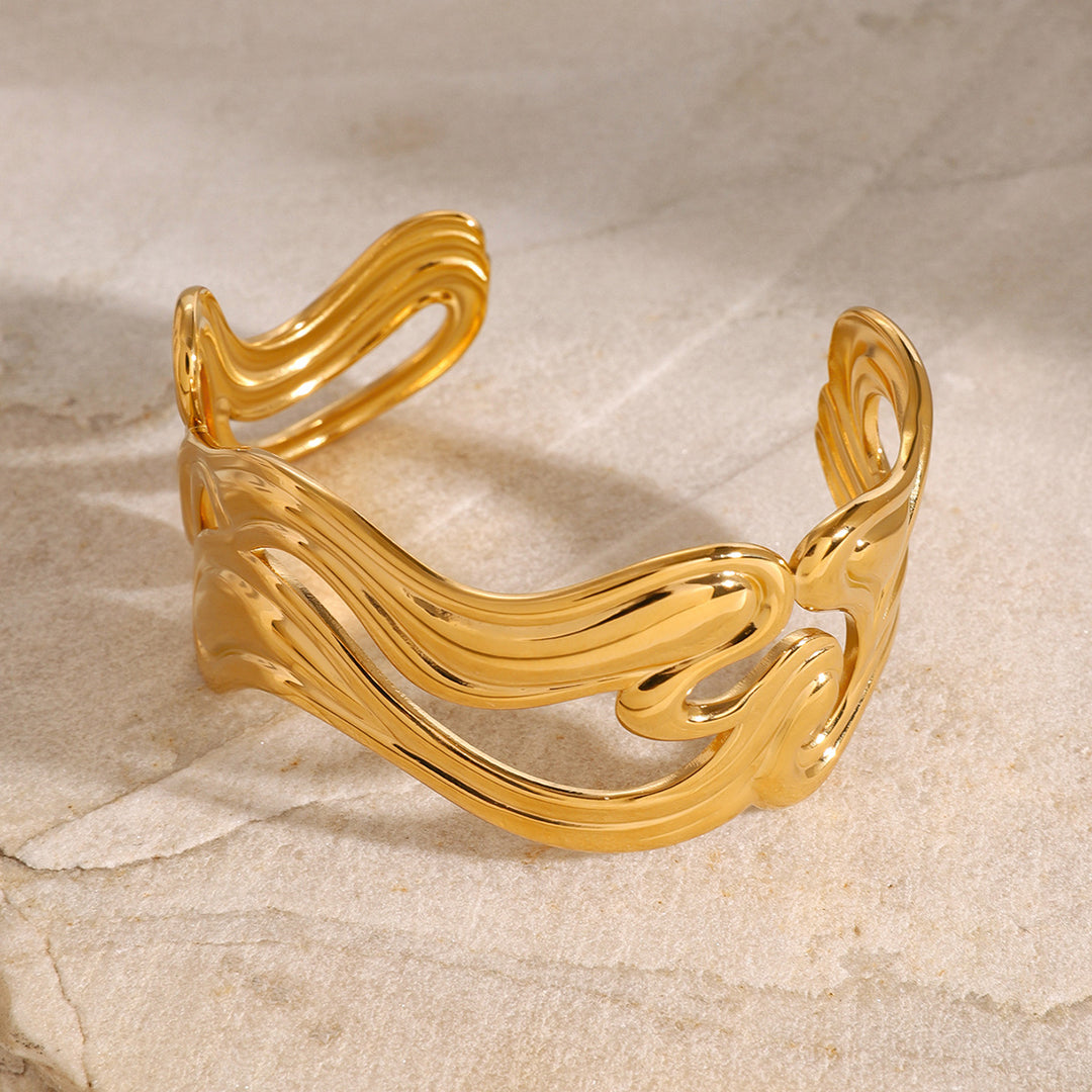 Open cuff bracelet with fluid wave cutout - Nuifi