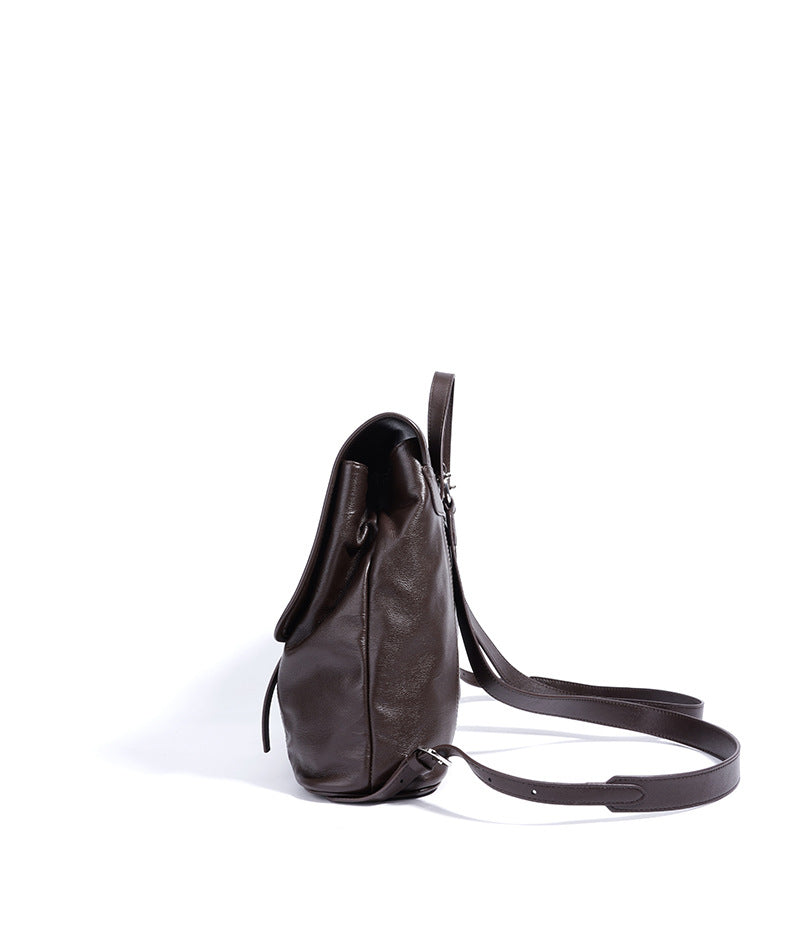 classic leather backpack with flap closure – ARDENAV