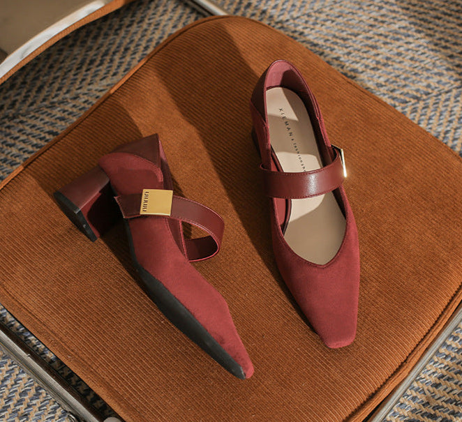 block heel pumps with suede finish and strap detail – AMARAQLU