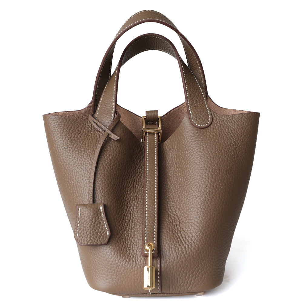 textured leather tote bag with lock detail – AURA