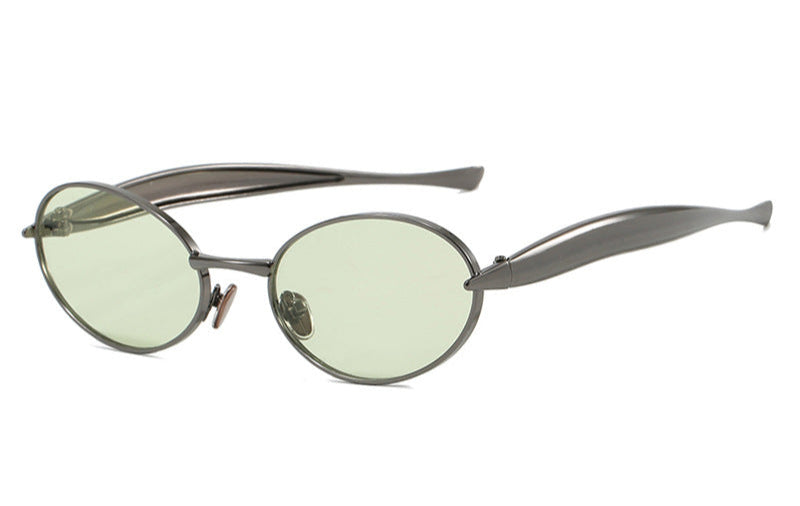 نظارة شمسية معدنية بإطار بيضاوي وأذرع منحوتة - أووكا