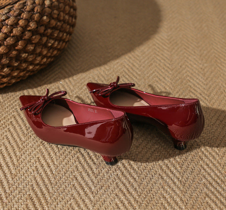 patent pointed-toe pumps with bow detail - AURADLY