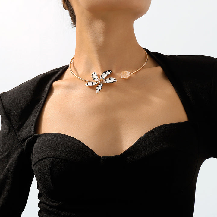 floral enamel choker necklace with polka dot accents - FLORIEZU