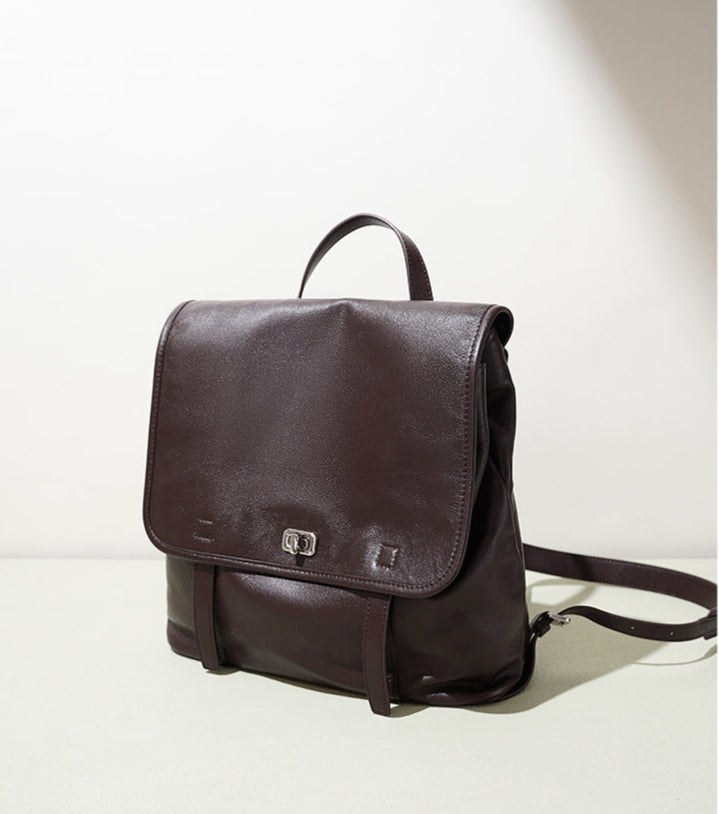 classic leather backpack with flap closure – ARDENAV