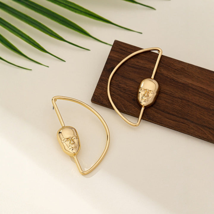 Ohrringe mit zweilagiger Textur und graviertem Detail – Akoma 