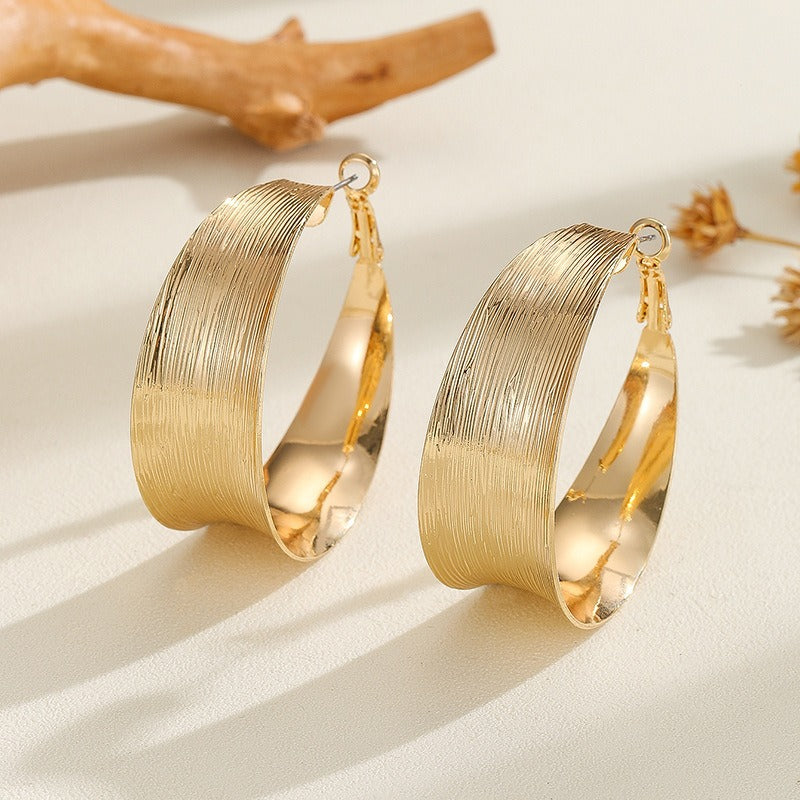 Brushed wide hoop earrings with textured finish – Zilku