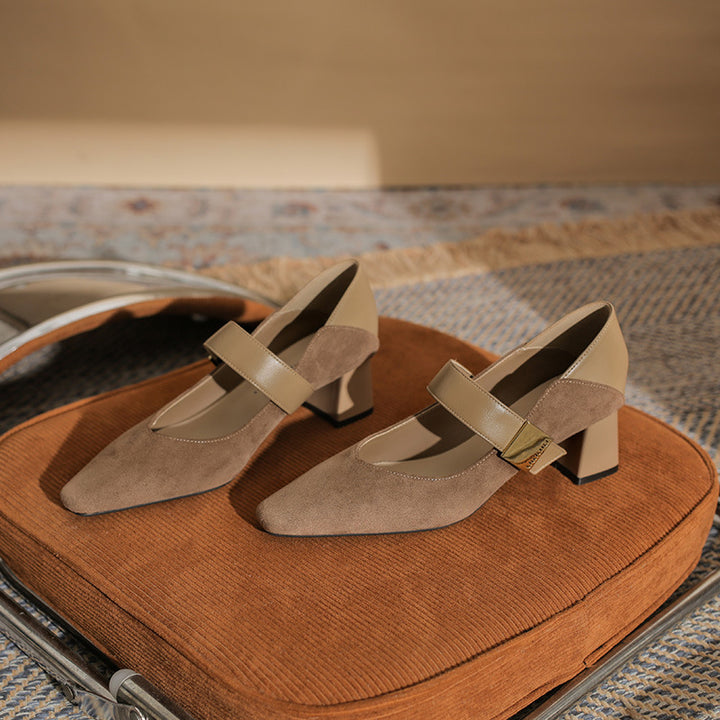 block heel pumps with suede finish and strap detail – AMARAQLU