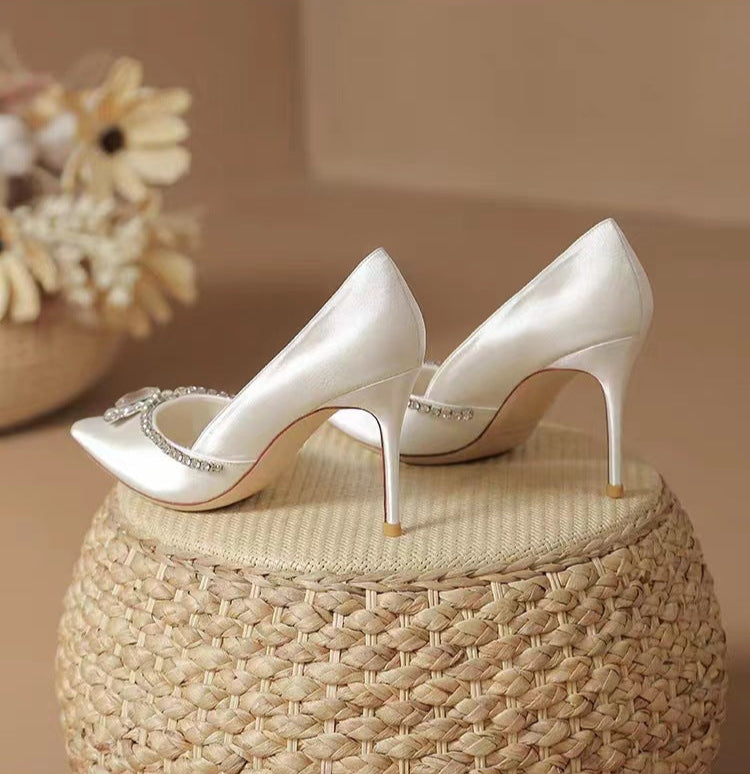 satin pointed pumps with crystal embellishment – AURORAZIA