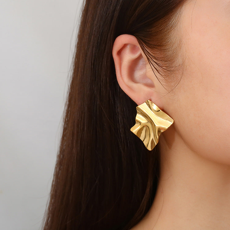 Boucles d'oreilles créoles à double couche texturée avec détail gravé – Akoma 