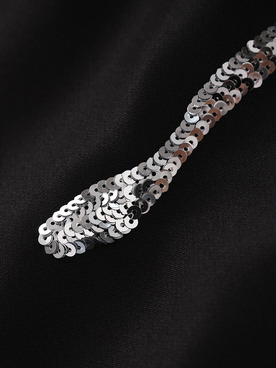 Dreiviertelärmel-Wickelkleid mit Paillettenrevers und Blumenapplikation – ALINA 