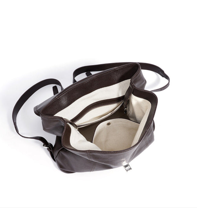 classic leather backpack with flap closure – ARDENAV