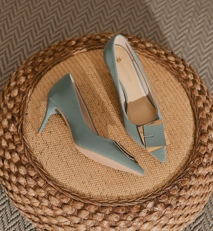 pointed-toe pumps with oversized square buckle – LUCIARO